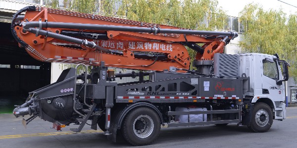 小身材大方量，32米泵车五节臂架，和大泵车一样的动力