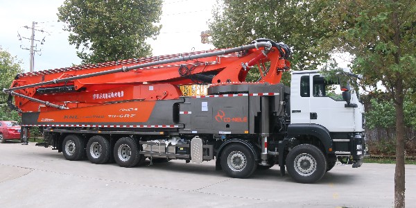 当混凝土泵车操作不当时的危害有哪些？