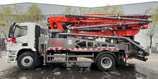 混凝土泵车在使用?？仄魇币⒁庖韵?点