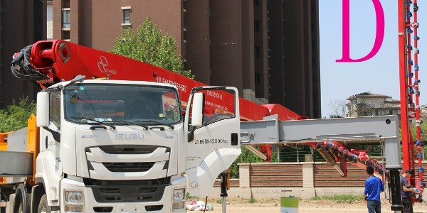 小型混凝土泵车的回转支承如何保养？