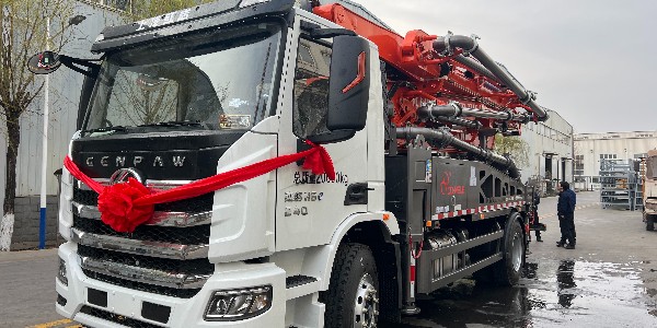 混凝土泵车能提高经济效益，而且能够改变施工现场的面貌