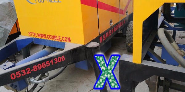 混凝土泵入库前清洗、放水、涂润滑脂、擦干每一个步骤都不能少