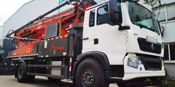 科尼乐豪沃底盘 39米泵车