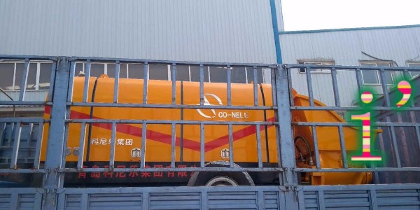 如何根据混凝土泵的泵送情况选择低速或高速泵送？