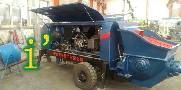 将混凝土输送泵两侧活塞转到清洗室位置并涂上润滑油的作用是什么？