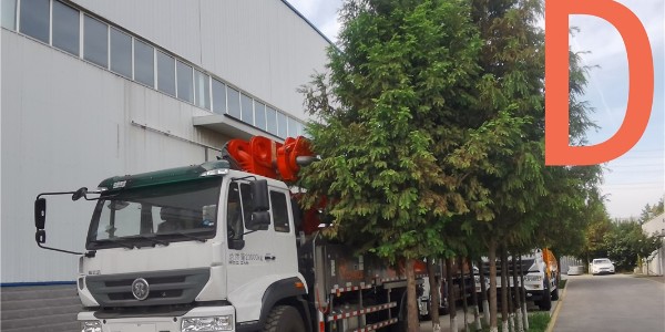 混凝土泵车是如何把混凝土输送到高处的？