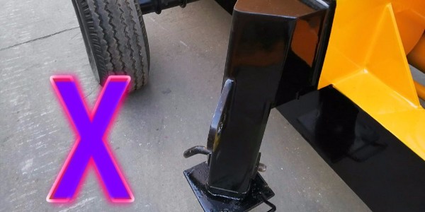 在对混凝土泵的水箱及供水系统进行清洗后，需要在活塞上装上胶套