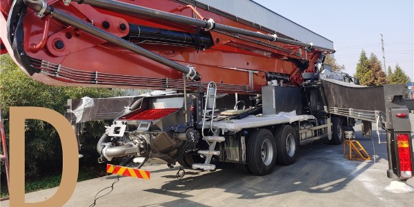 泵车支腿固定后，全方位检查