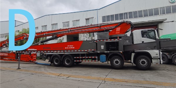 关闭卸料门，泵送清水清洗泵车