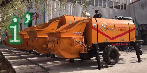 布管时，为什么要在混凝土泵出口处增加弯管或环形管？