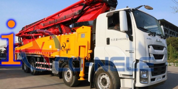 小型泵车管道滑动或脱落时，就需要给你的爱车更滑新管了