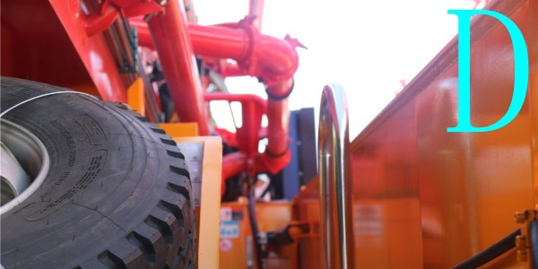 您的小型混凝土泵车臂架为什么无法移动了？