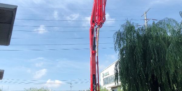 操作人员及维修人员的资格 一持有认可的资格证书操作泵车