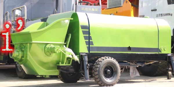 实际施工时，泵工进行哪些操作容易导致混凝土泵发生堵管？