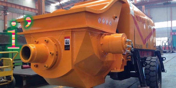 如何降低混凝土泵的泵送冲击以及颤动现象，消除卡箍式连接带来的隐患