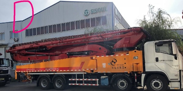 特殊环境下，小型混凝土泵车手应如何操作？