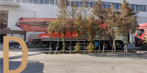 混凝土泵车臂架的展开与旋转防止受损