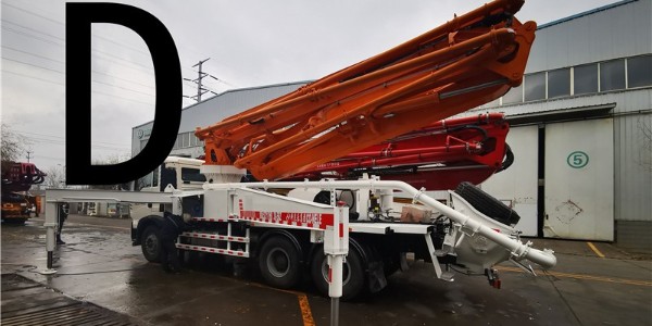 混凝土泵堵管时，可通过正反泵判断部位