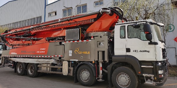 科尼乐58米泵车针对大型施工而设计，适合多种工地工况