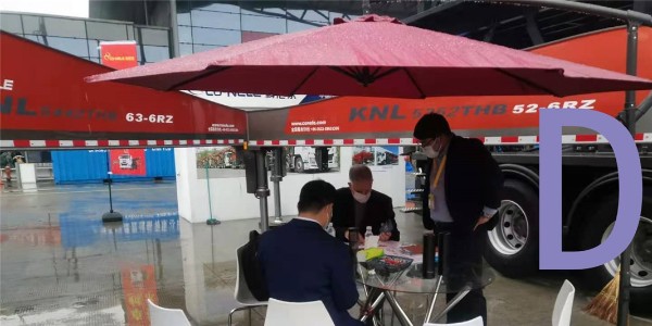 混凝土泵车在使用操作时，在以下五个部位和环节容易造成事故