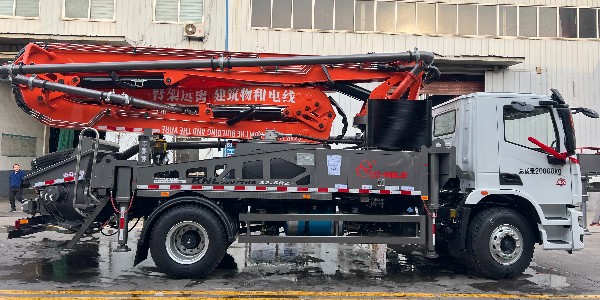 随着32米短臂架泵车成为农村关注焦点，要如何选择泵车