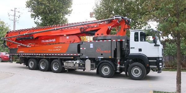 泵车在浇筑过程中，要遵循什么样的方式