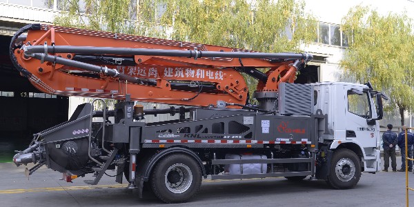 32米泵车在操作臂架之前要注意哪些？