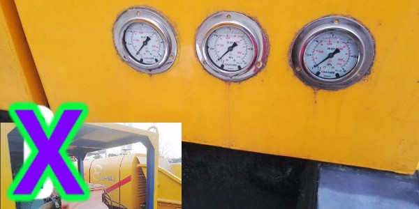 对配管的设计要求、处在运行状态时对混凝土泵应当如何进行固定？